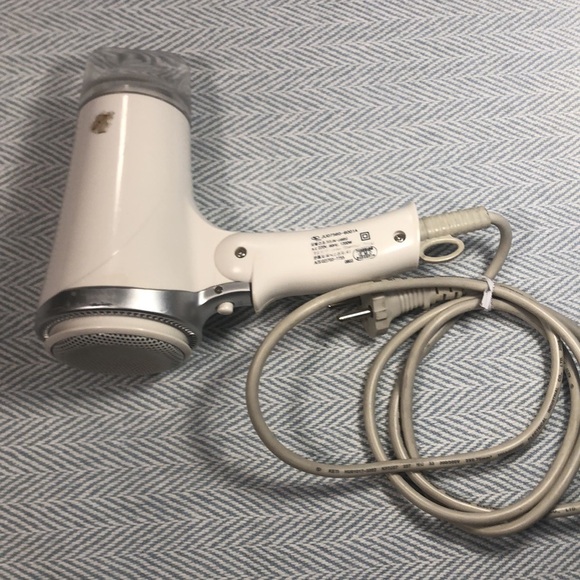 International Hair Dryer Foldable 220v 60 Hz 1200W - Picture 2 of 9